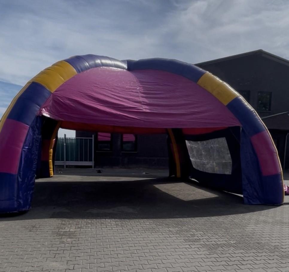 Opblaasbare feesttent multi color/megasol 7.5x7.5
